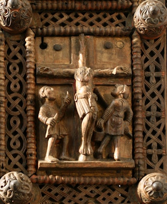 Wooden Door C 1065 Crucifixion Religionfacts